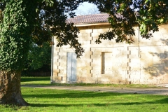 chateau-la-ferrade-location-vue-nord-granges-1